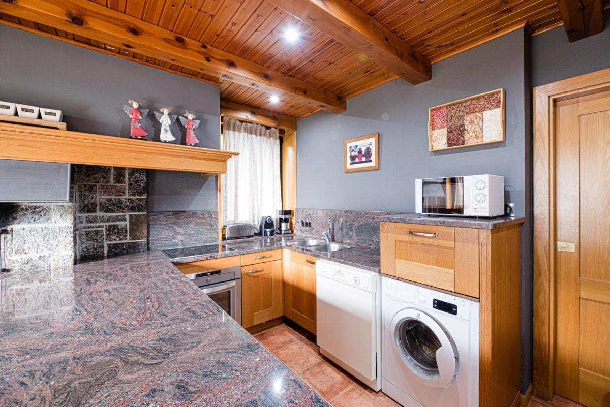 הוילה וויאלהה Casa Lola Pirene מראה חיצוני תמונה
